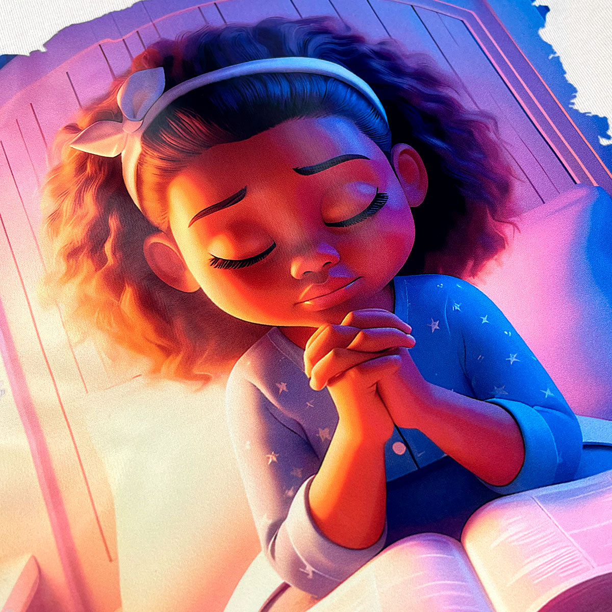 T-Shirt Infantil Salmão Menina Orando Bíblia