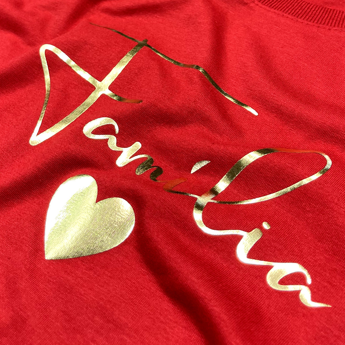 T-Shirt Infantil Vermelha Família Coração  Dourado