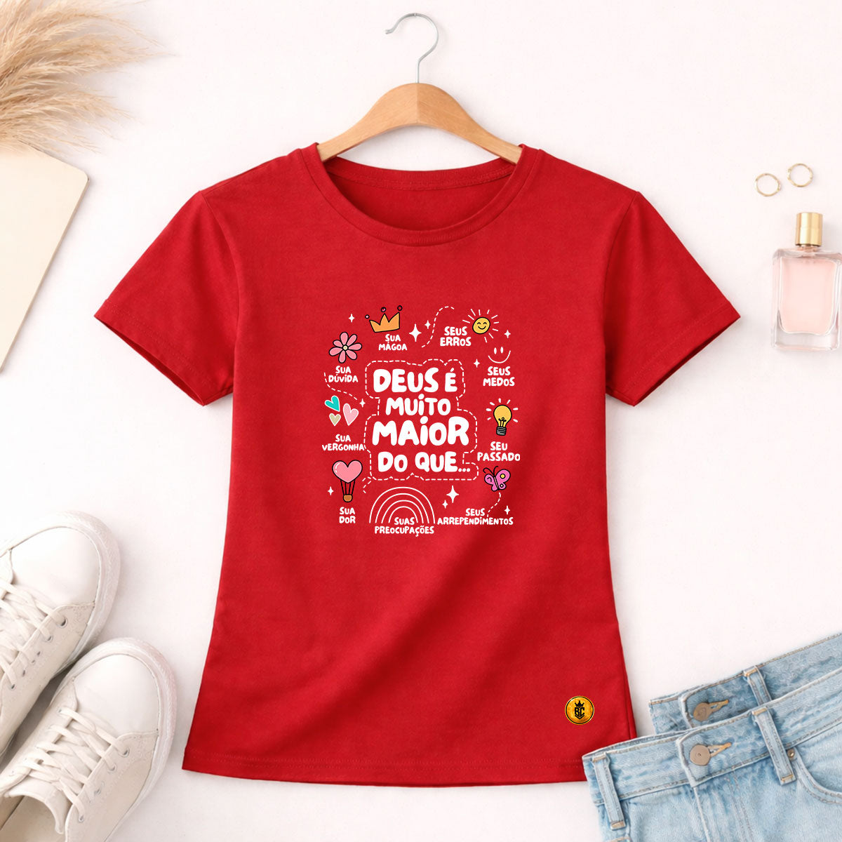 Camiseta Feminina  Vermelha Deus é Muito Maior 