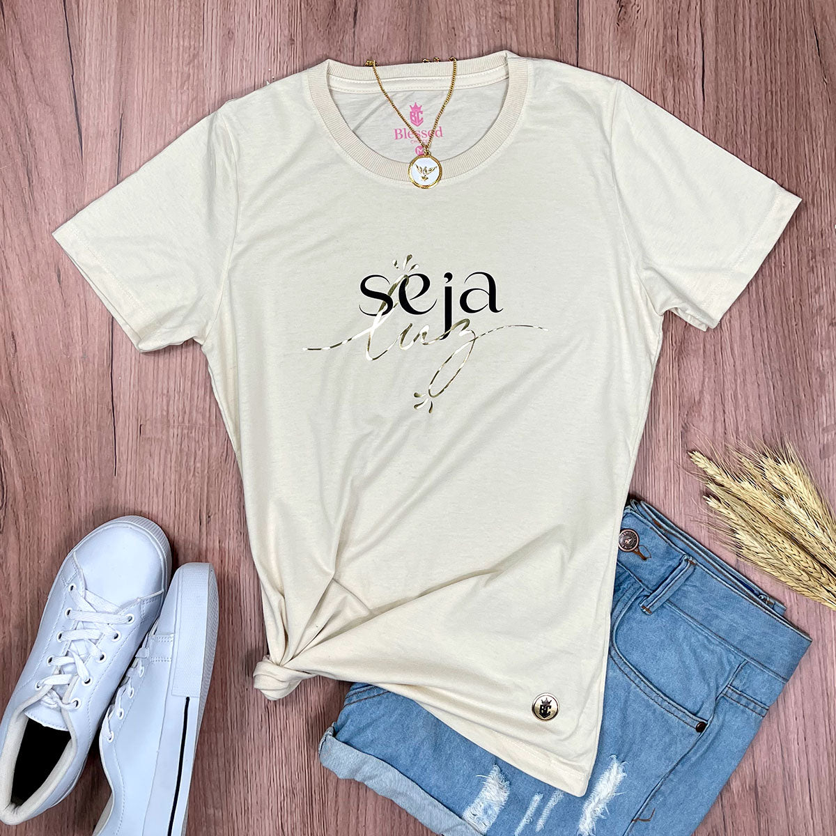 Camiseta Feminina Off White Seja Luz