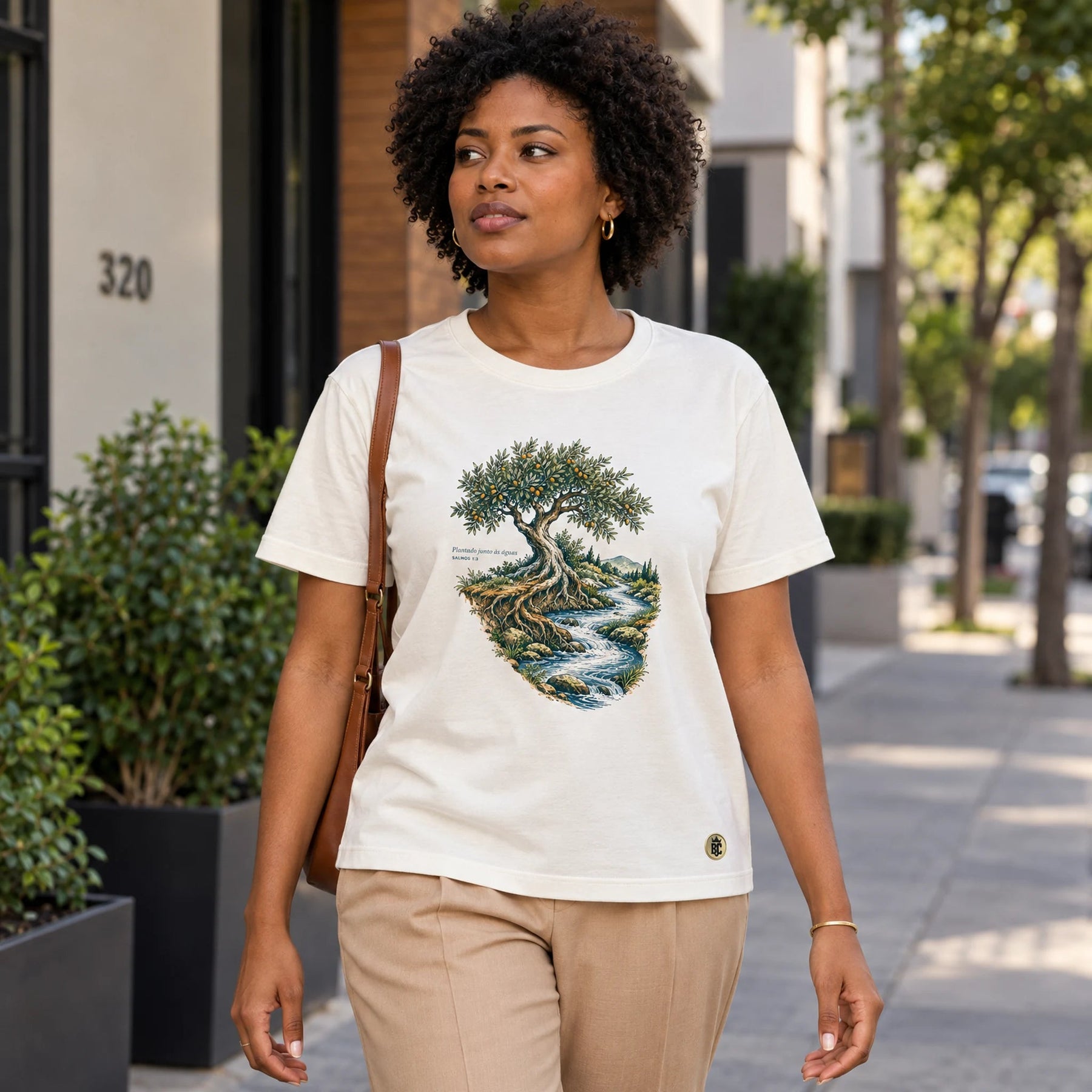 Camiseta Feminina Off White Plantado junto às águas