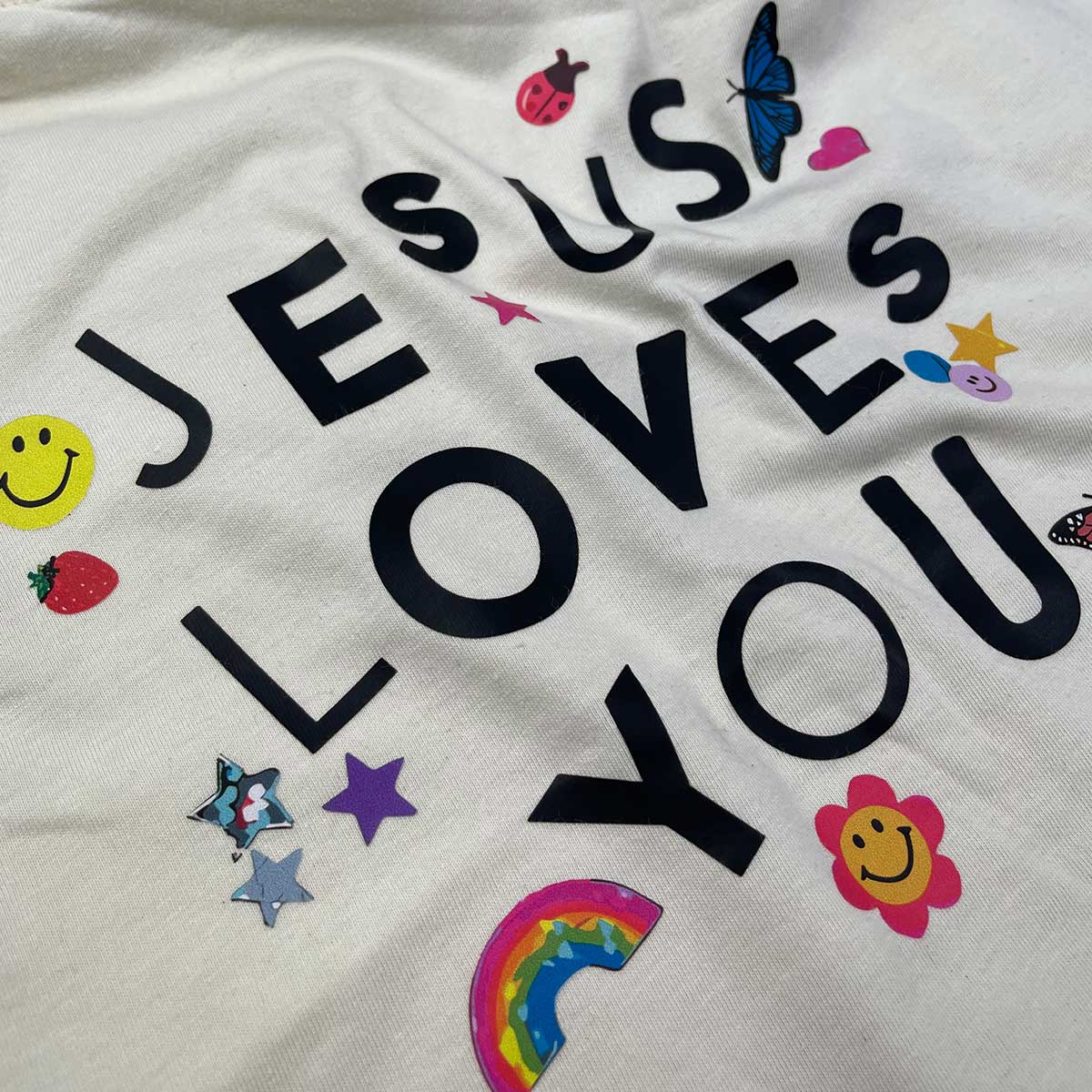 T-Shirt Infantil Off White Jesus Loves You