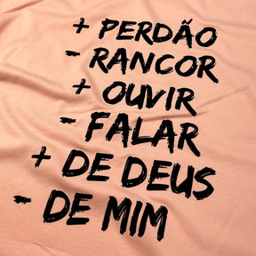 Camiseta Feminina Salmão Mais Perdão Menos Rancor