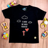 T-Shirt Infantil Preta Desenho O Amor Me Amou