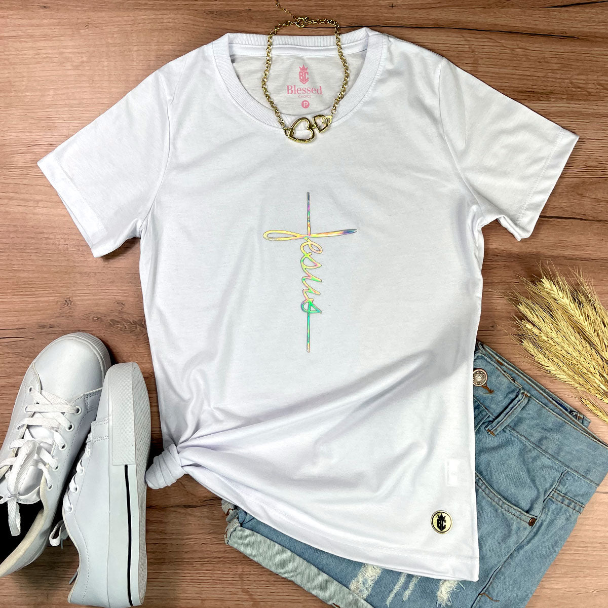 Camiseta Feminina Branca Aplique Cruz Jesus
