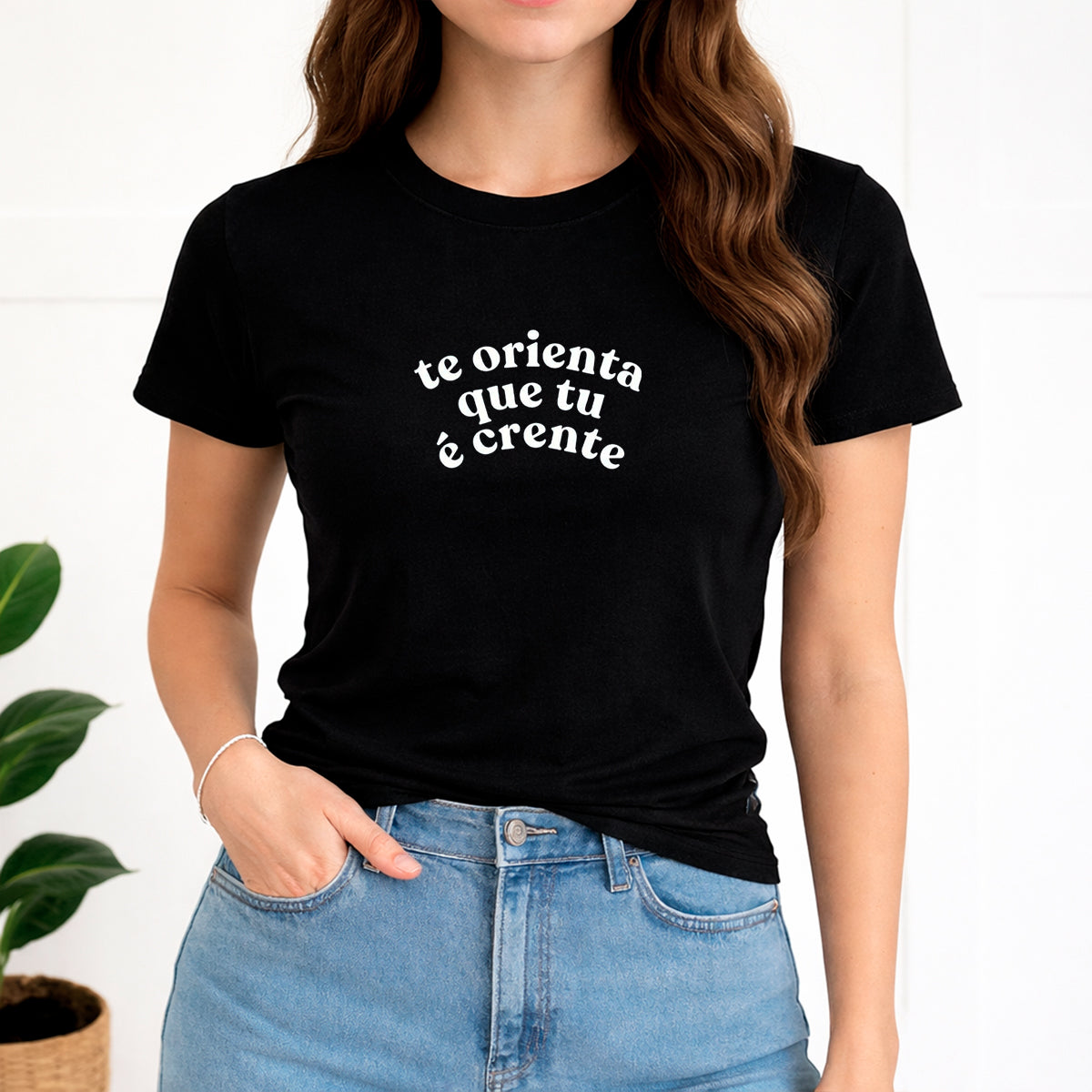 Camiseta Feminina Preta Te Orienta Que tu é Crente