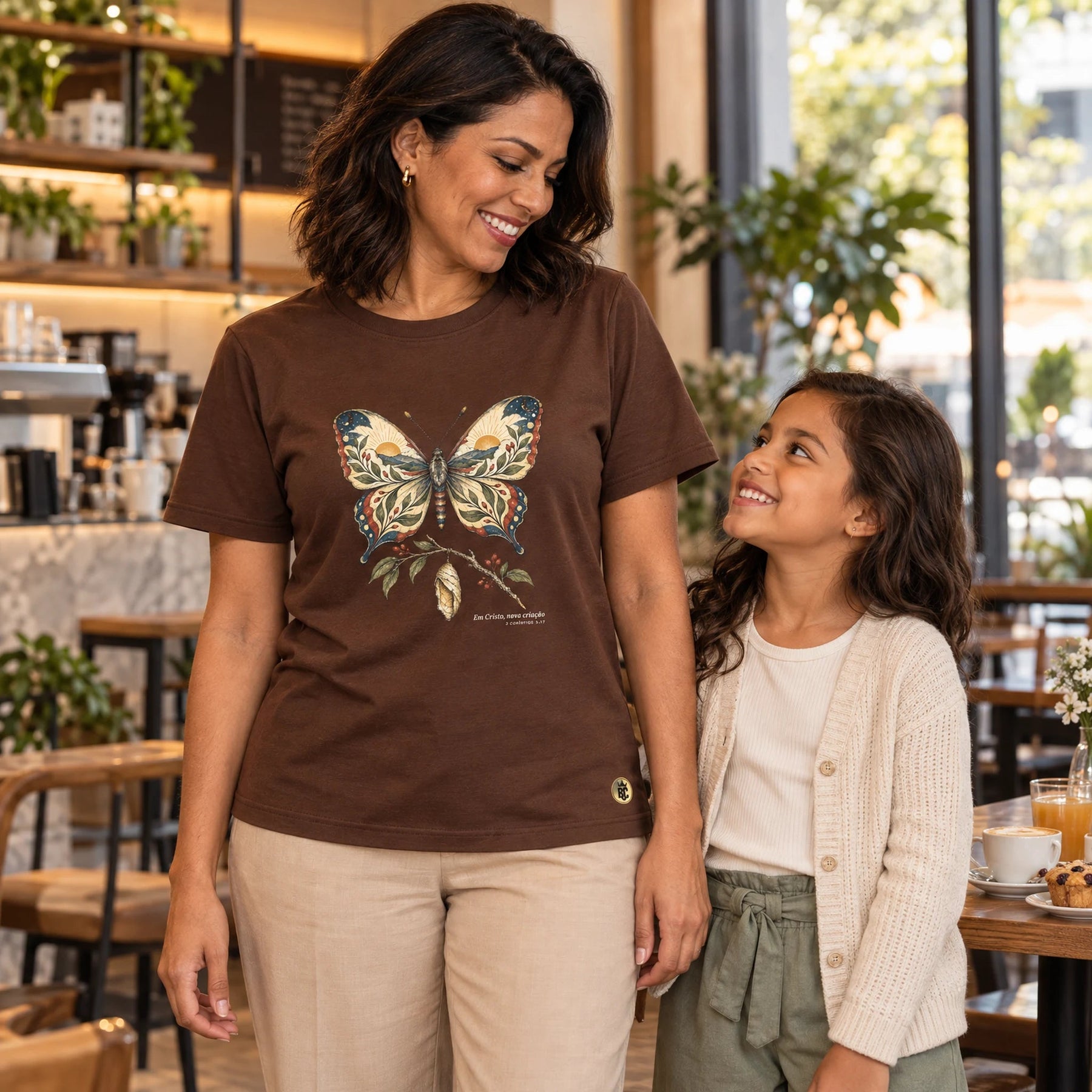 Camiseta Feminina Marrom Em Cristo, nova criação