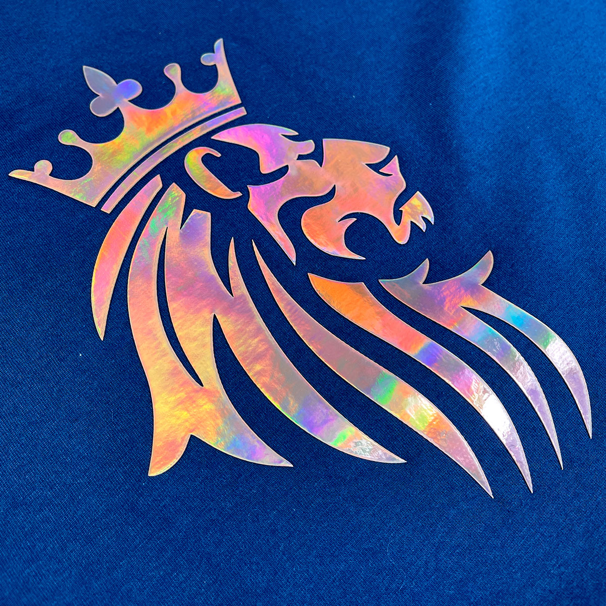 Camiseta Masculina Azul Leão Coroa Aplique Dourado