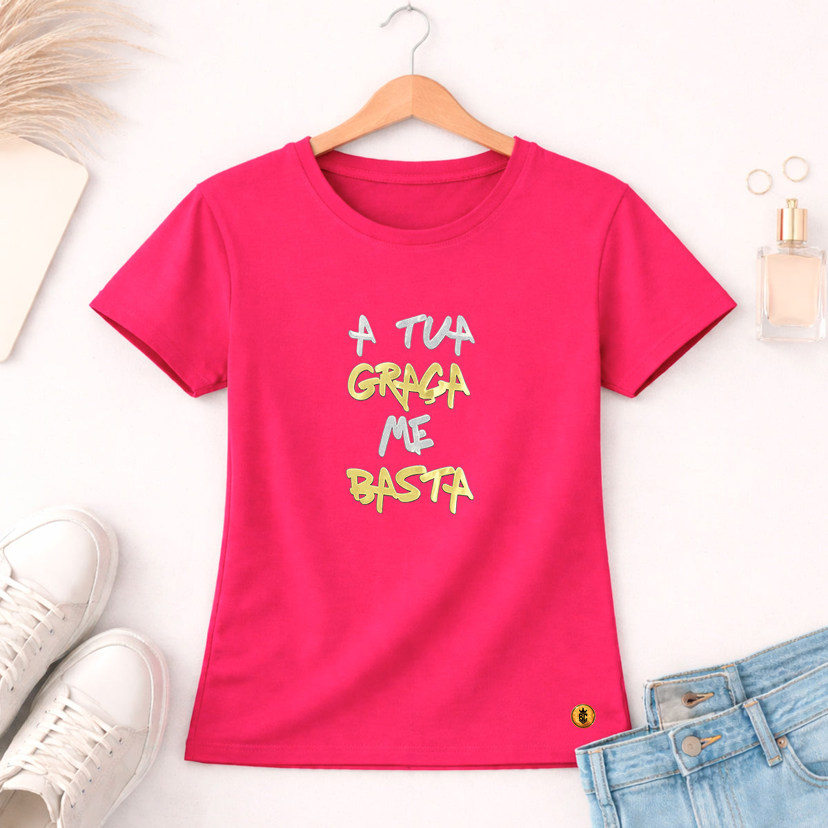 Camiseta Feminina Pink A Tua Graça Me Basta  Aplique