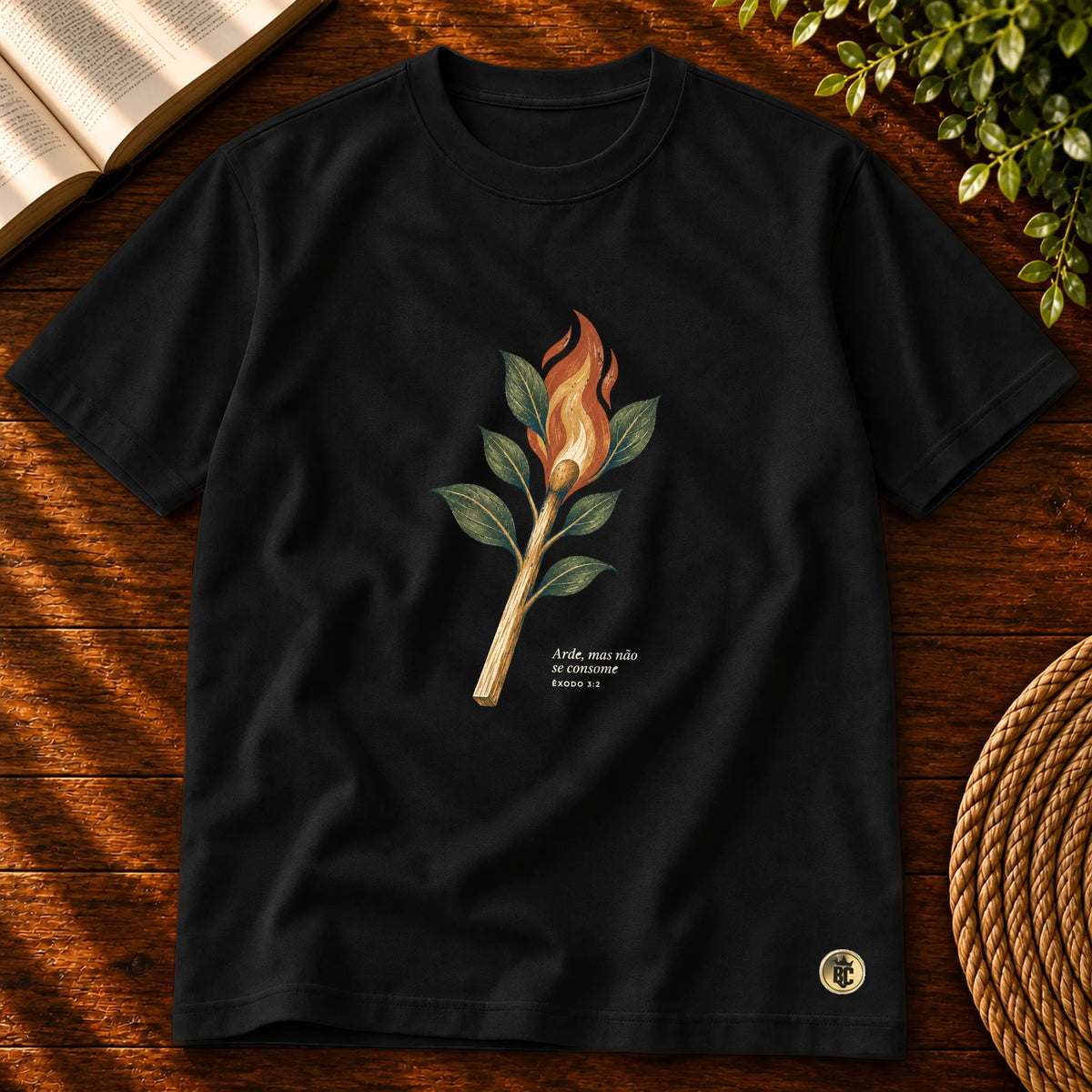 Camiseta Masculina Preta Arde, mas não se consome