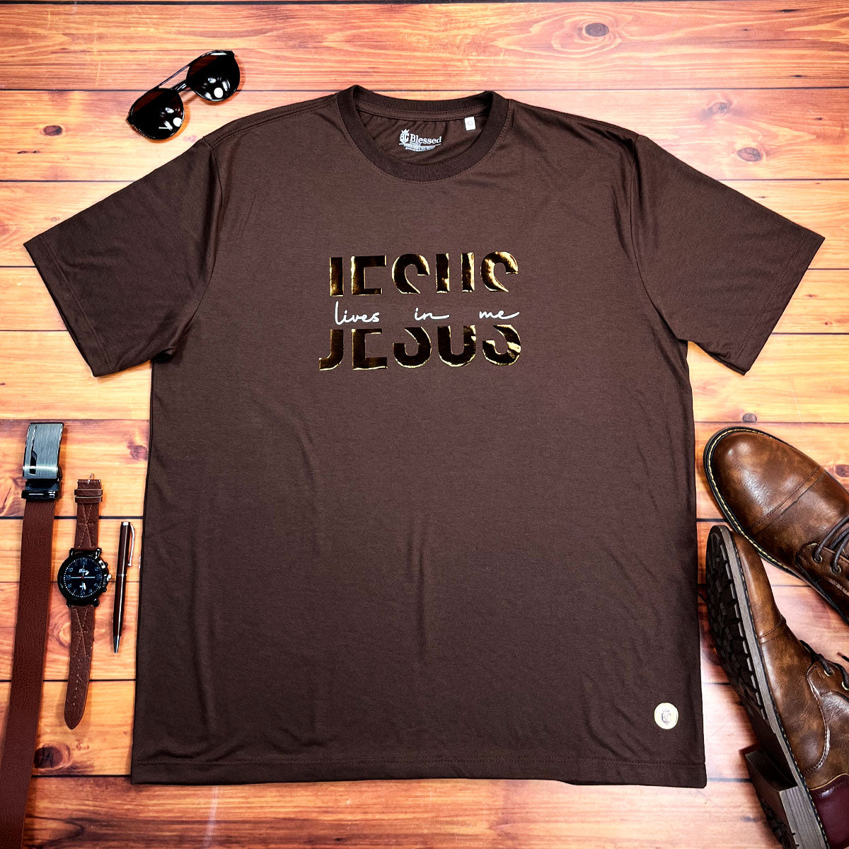 Camiseta Masculina Marrom Jesus Lives In Me