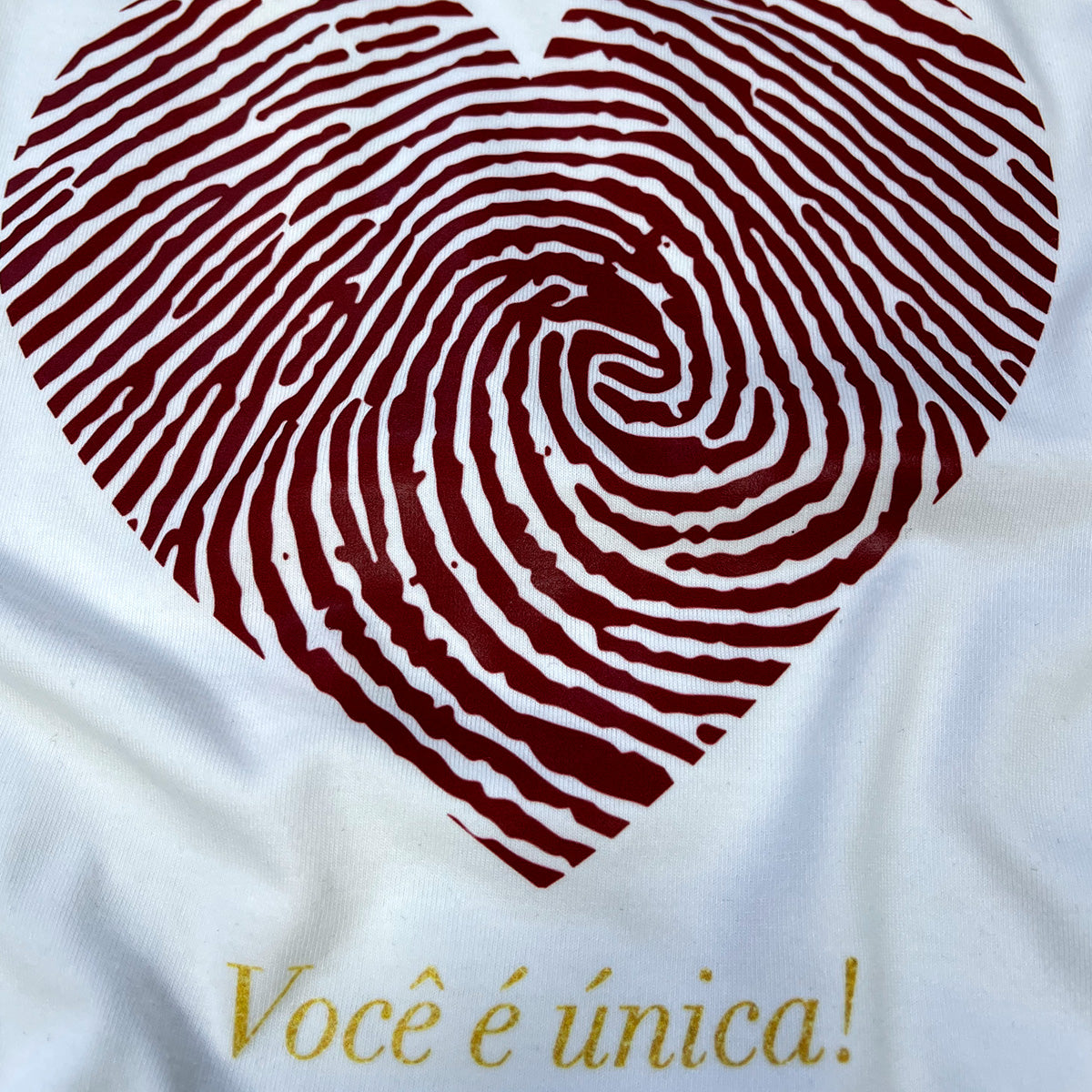 T-Shirt Infantil Off White Coração Digital Você É Única