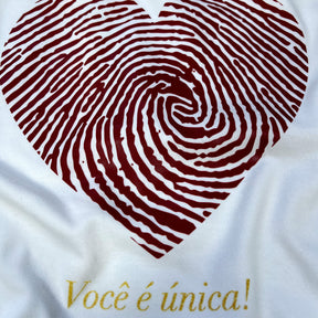 T-Shirt Infantil Off White Coração Digital Você É Única