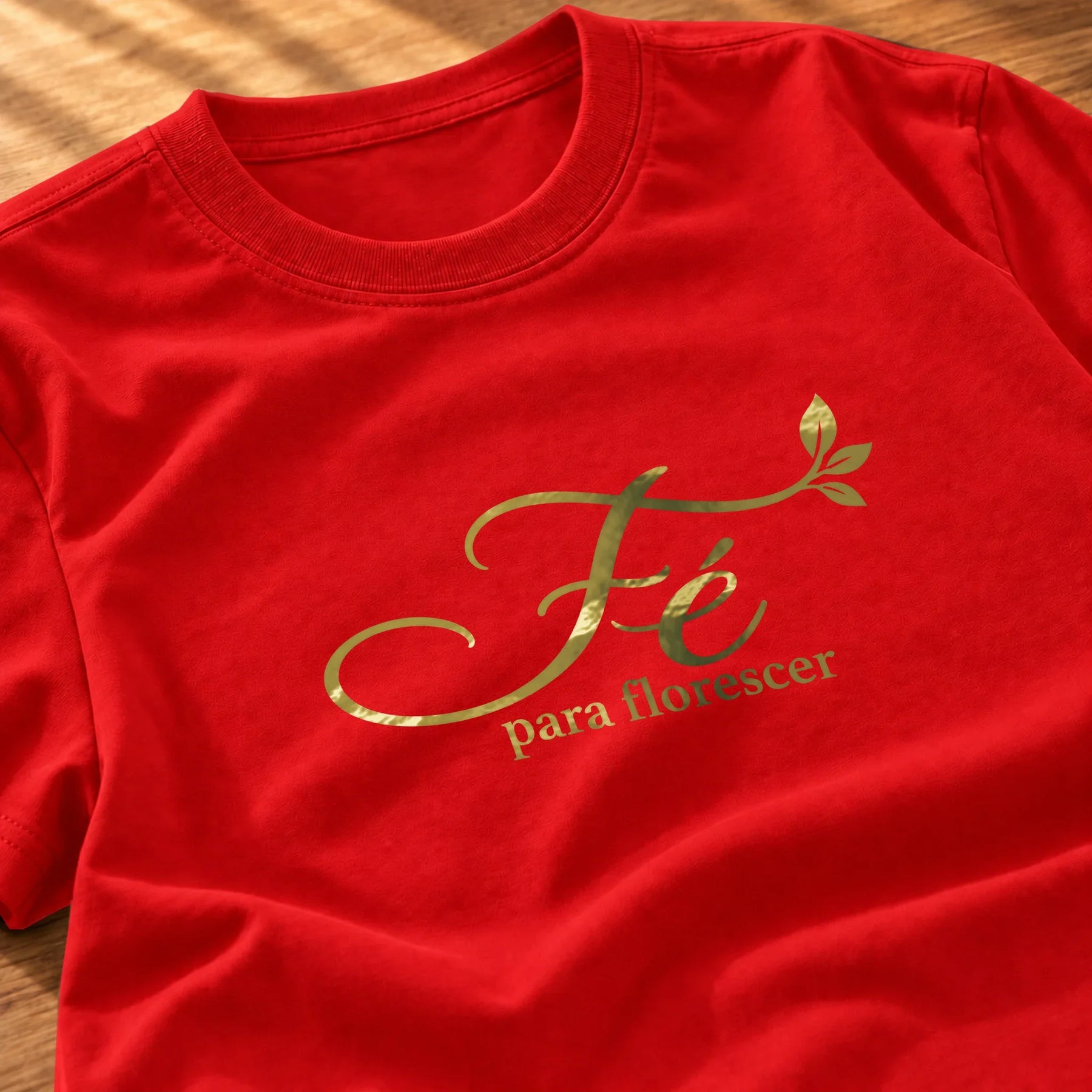Camiseta Feminina Vermelha Fé para florescer — Zoom