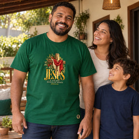 Camiseta Masculina Verde Jesus a Luz que nunca se apaga — Ambientada 03