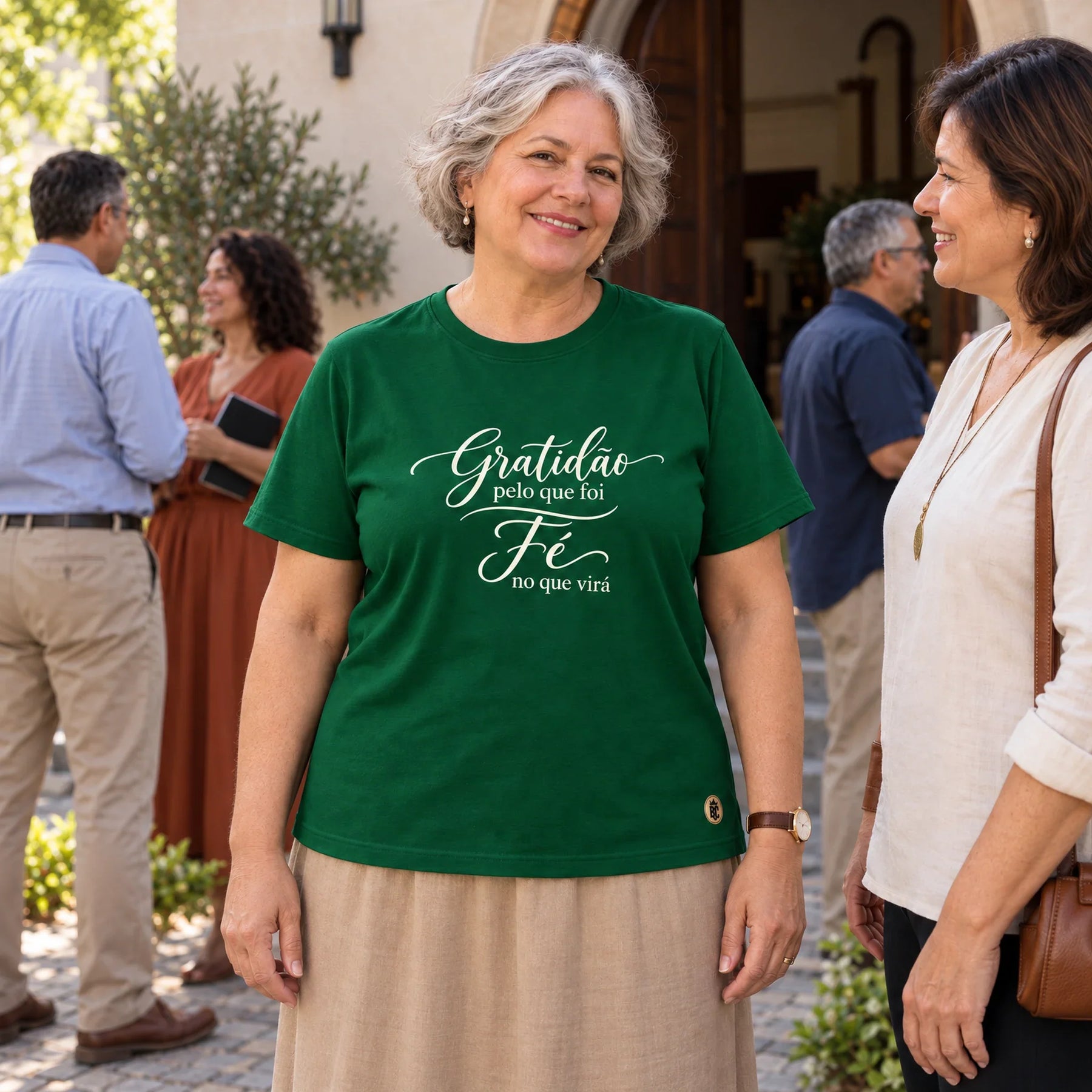 Camiseta Feminina Verde Gratidão pelo que foi — Ambientada 04