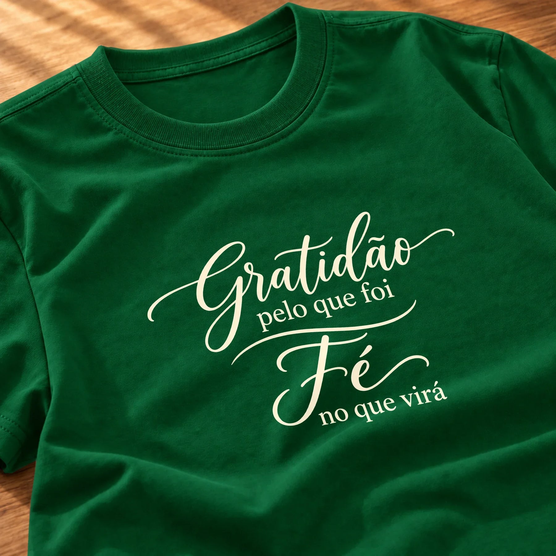 Camiseta Feminina Verde Gratidão pelo que foi — Zoom