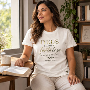 Camiseta Feminina Off White Deus é a minha Fortaleza — Ambientada 01