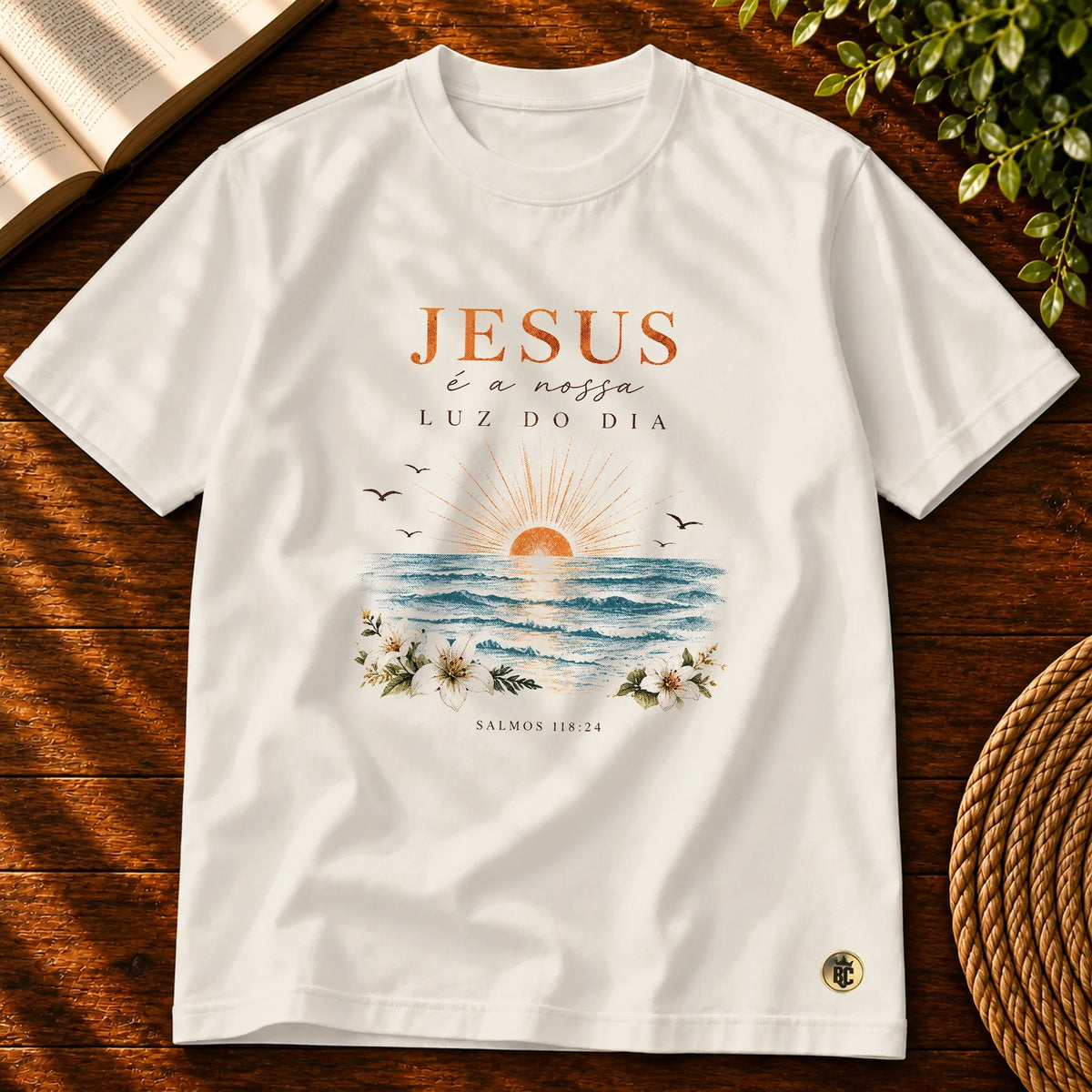 Camiseta Masculina Off White Jesus é a nossa Luz do dia — Principal 01