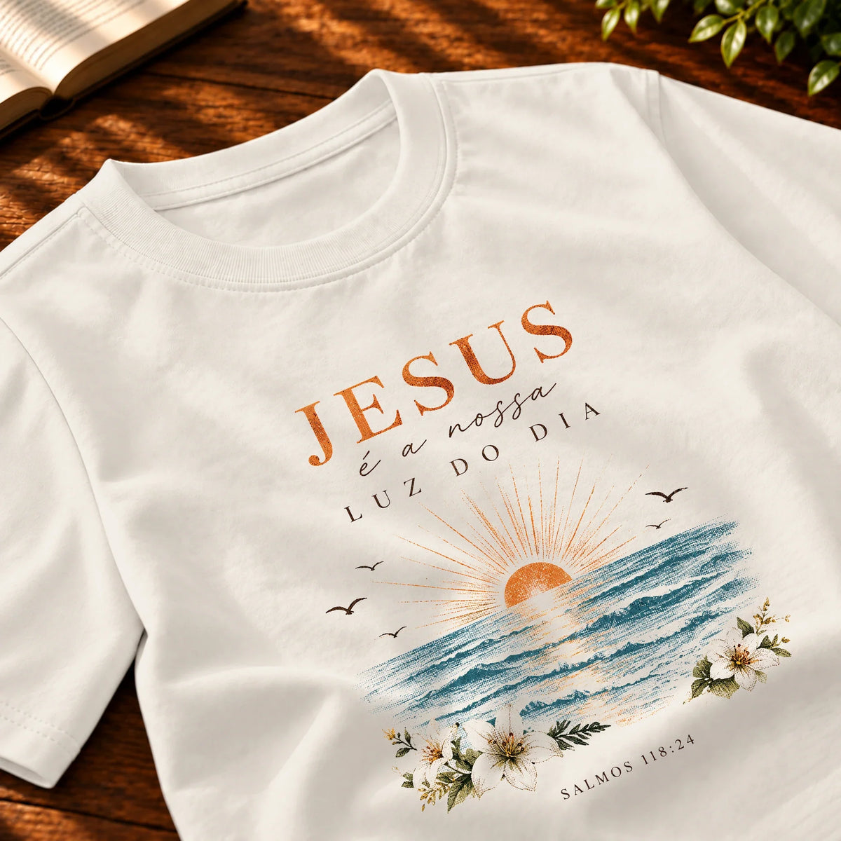 Camiseta Masculina Off White Jesus é a nossa Luz do dia — Zoom
