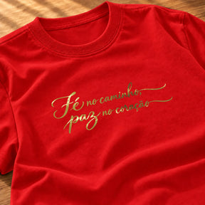Camiseta Feminina Vermelha Fé no caminho, paz no coração — Zoom