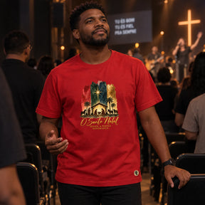 Camiseta Masculina Vermelha O Santo Natal — Ambientada 02
