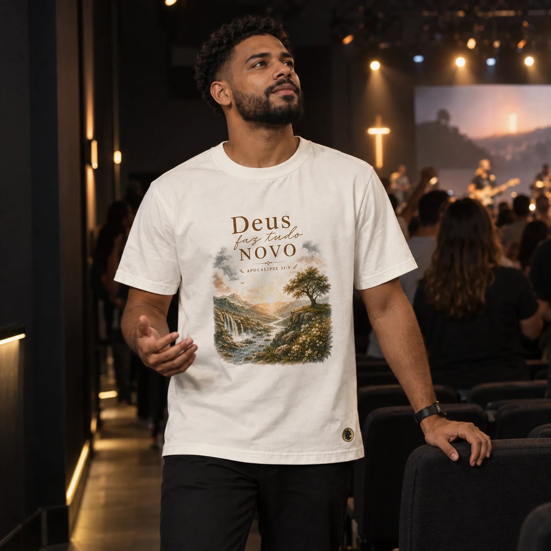 Camiseta Masculina Off White Deus faz tudo novo — Ambientada 02