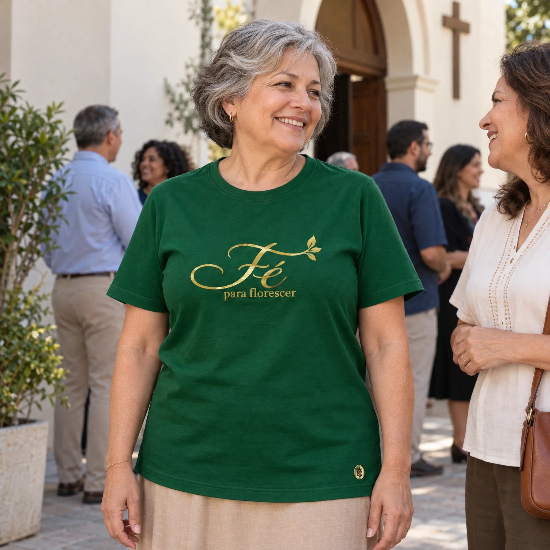 Camiseta Feminina Verde Fé para florescer — Ambientada 04