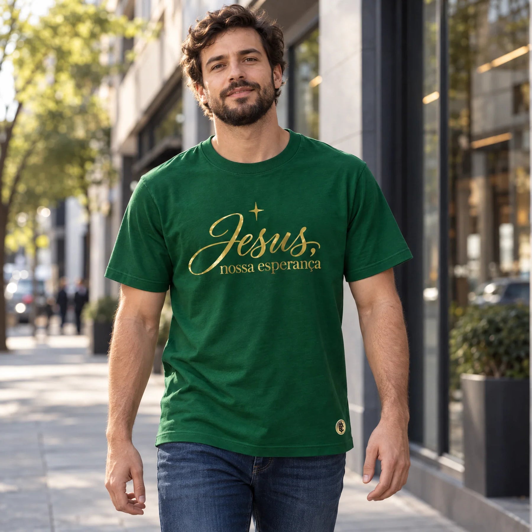 Camiseta Masculina Verde Jesus, nossa esperança — Ambientada 01
