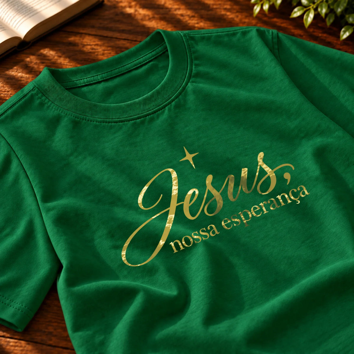 Camiseta Masculina Verde Jesus, nossa esperança — Zoom