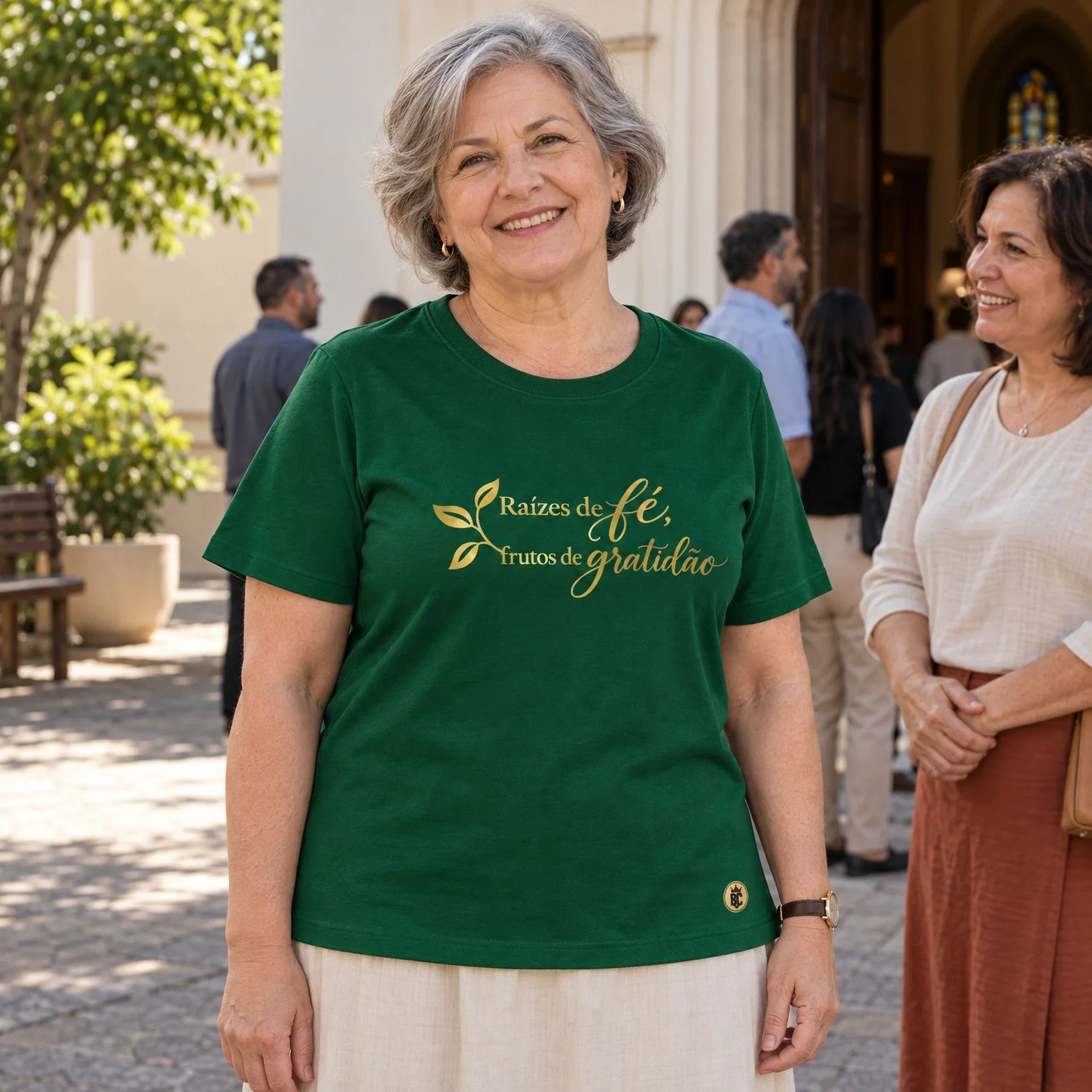 Camiseta Feminina Verde Raízes de fé, frutos de gratidão — Ambientada 04