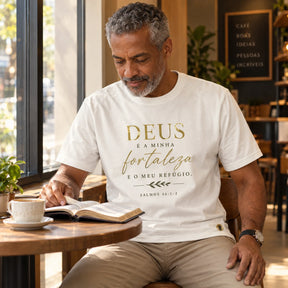 Camiseta Masculina Off White Deus É a Minha Fortaleza — Ambientada 04