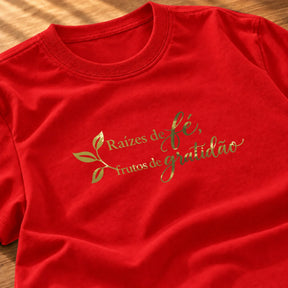 Camiseta Feminina Vermelha Raízes de fé, frutos de gratidão — Zoom