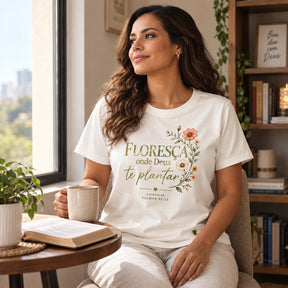 Camiseta Feminina Off White Floresça — Ambientada 01