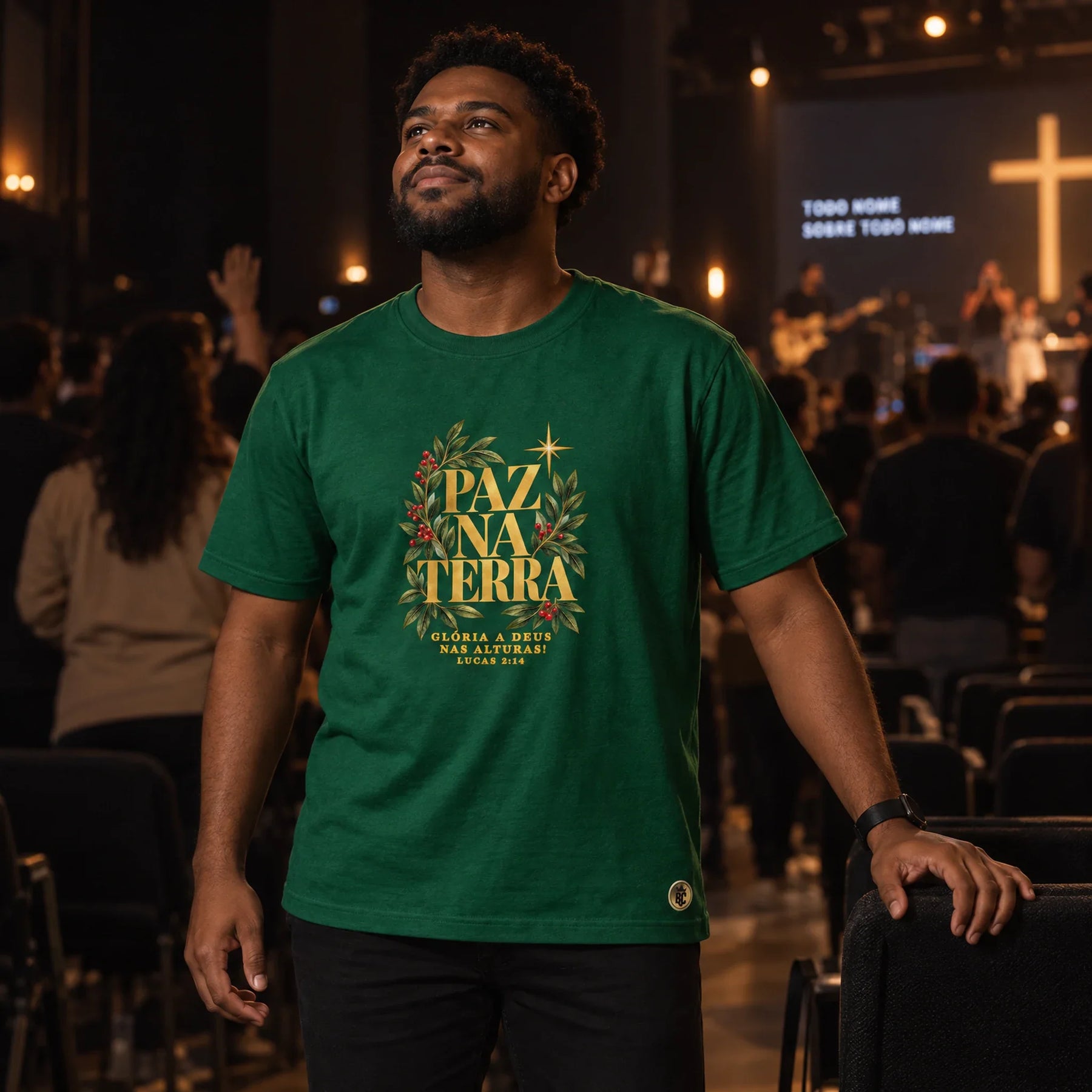 Camiseta Masculina Verde Paz na Terra — Ambientada 02