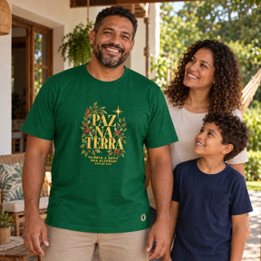 Camiseta Masculina Verde Paz na Terra — Ambientada 03