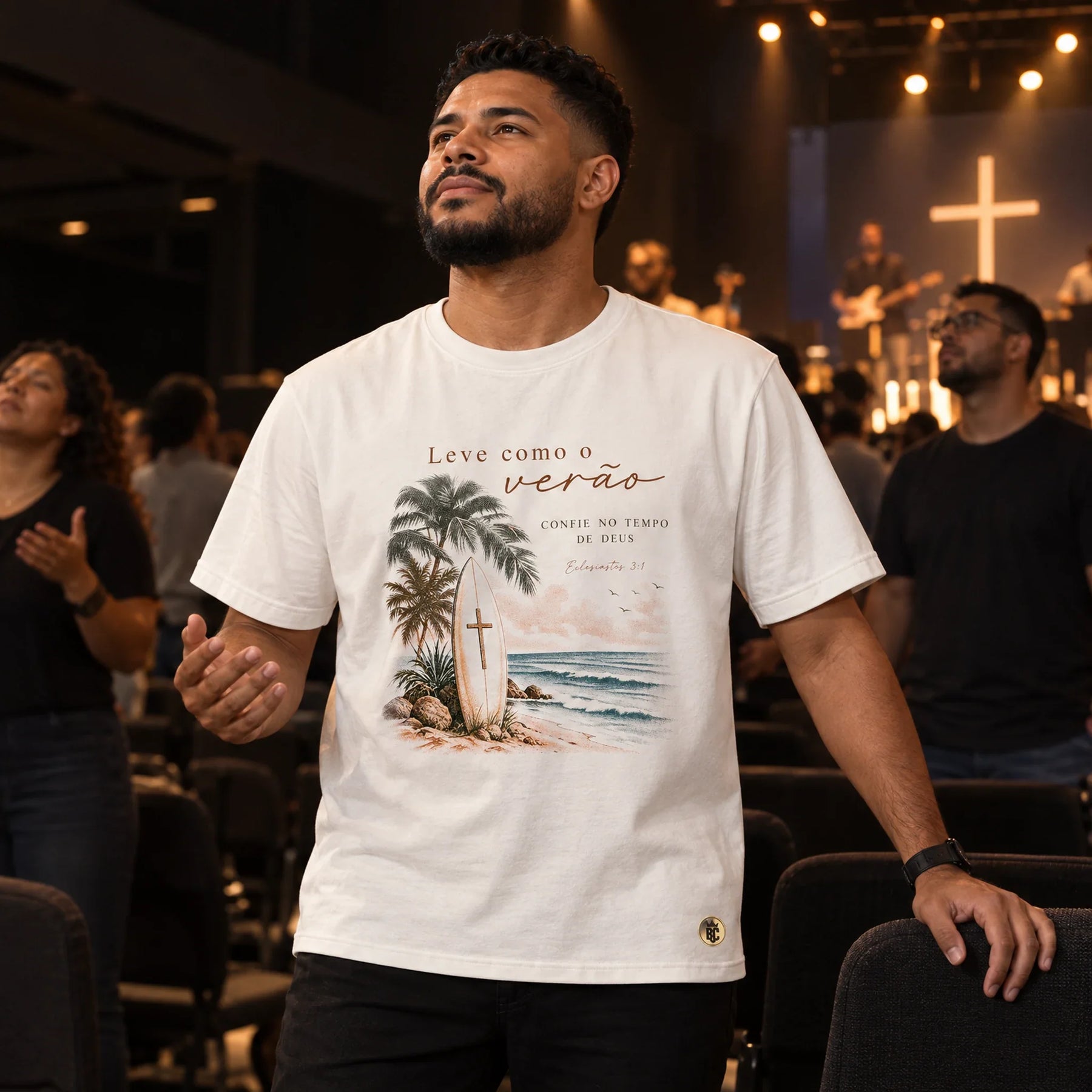 Camiseta Masculina Off White Leve Como o Verão — Ambientada 02