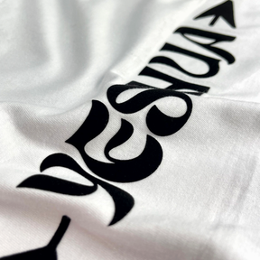 Camiseta Masculina Branca Yeshua Flecha