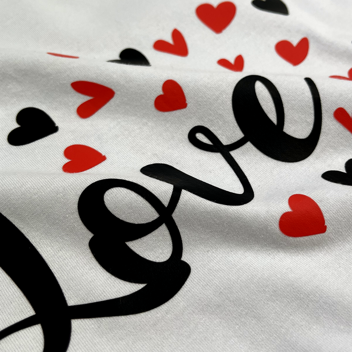 Camiseta Feminina Branca Love Coração