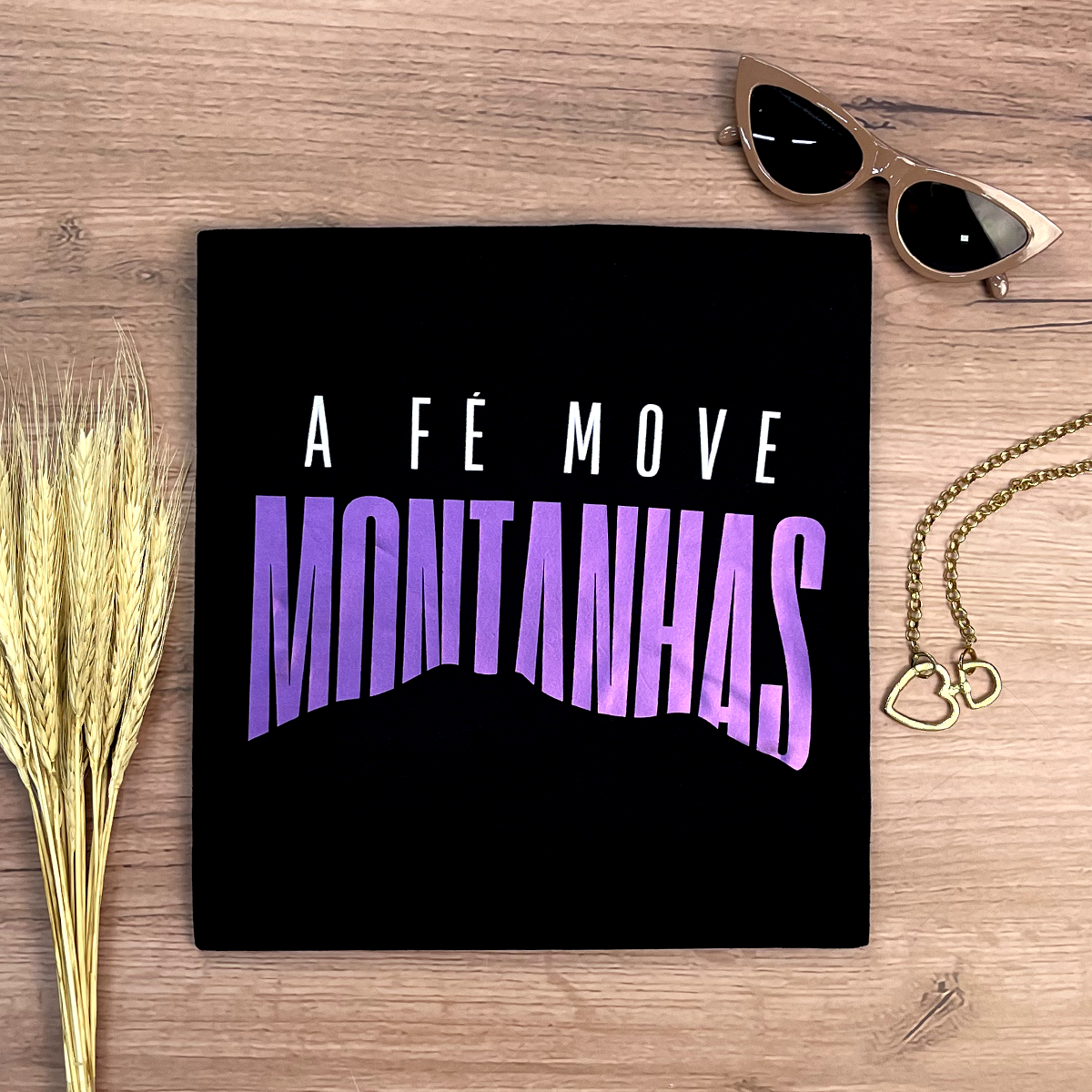 Camiseta Feminina Preta A fé move Montanhas