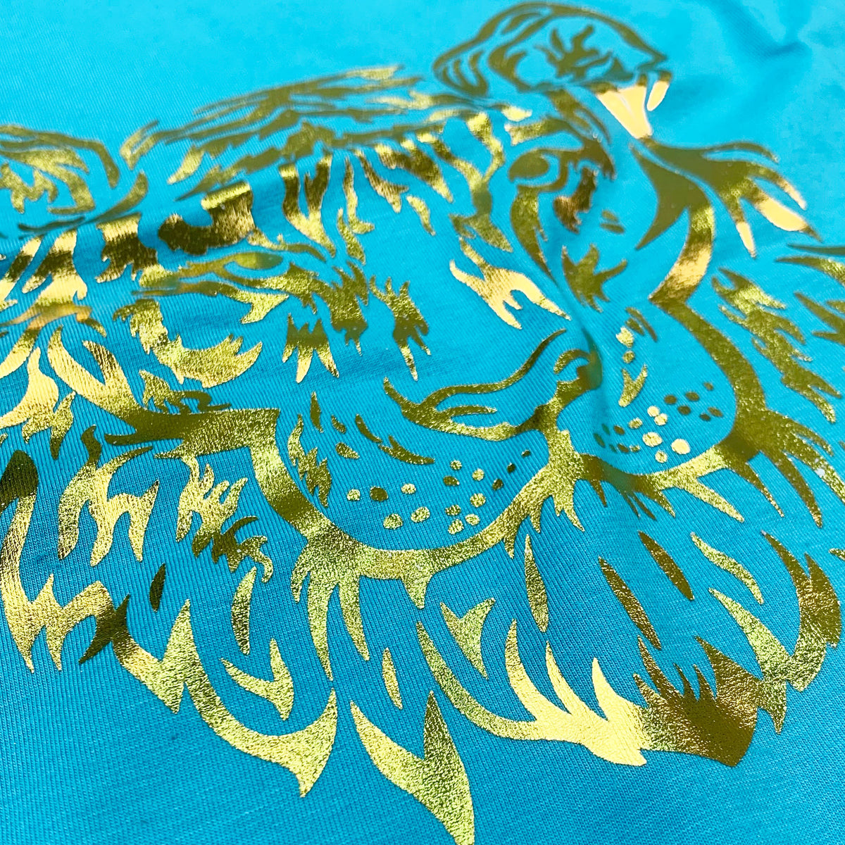 Camiseta Feminina Turquesa Leoa Dourada