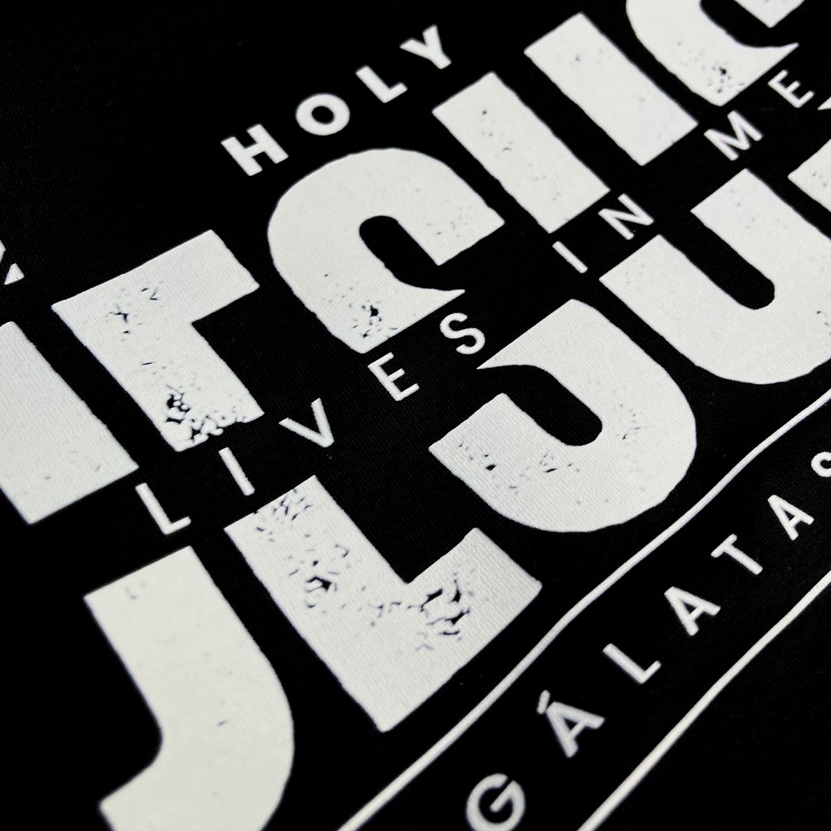 Camiseta Masculina Preta Holy Jesus Lives In