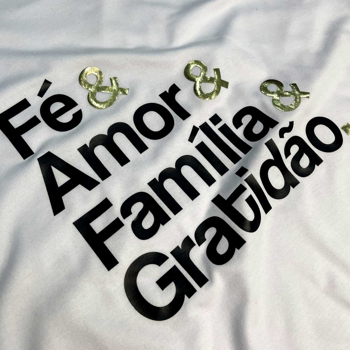 Camiseta Masculina Branca Fé & Amor Dourado