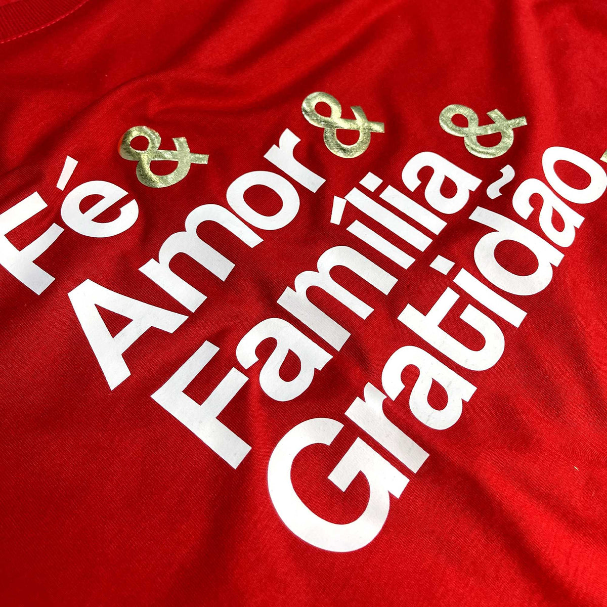 Camiseta Masculina Vermelha Fé & Amor Dourado