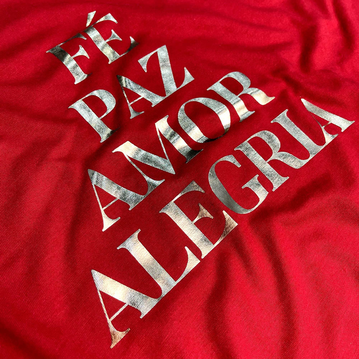 Camiseta Masculina Vermelha Fé Paz Dourado